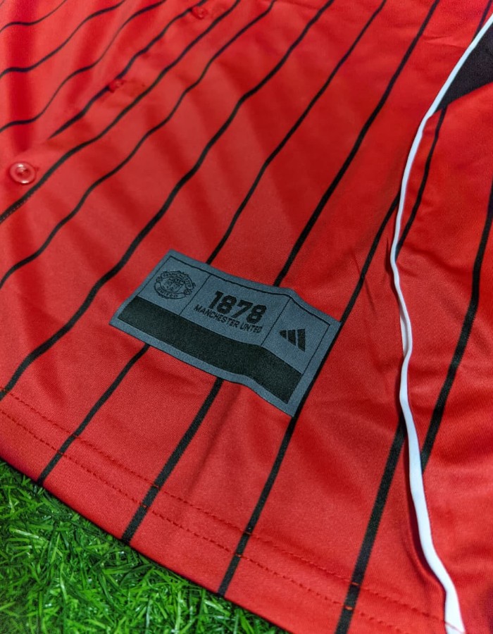 Foto 3 — CAMISA MANCHESTER UNITED US PACK 2025/26 - EDIÇÃO BASEBALL